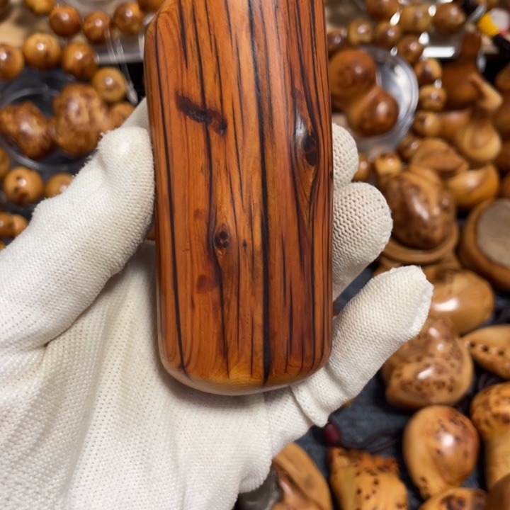 柏木太行崖柏虎皮手把件