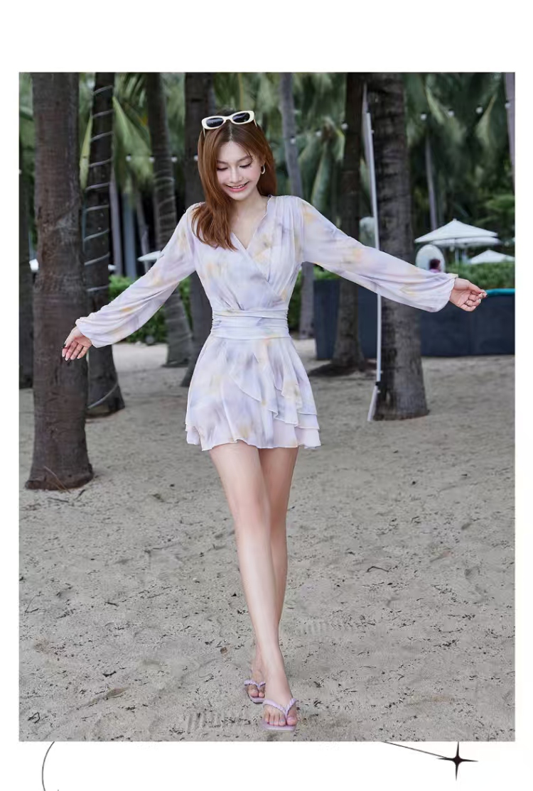 海边温泉度假纯欲高级感新款浅色扎染显瘦v领沙滩裙拍照出片泳衣