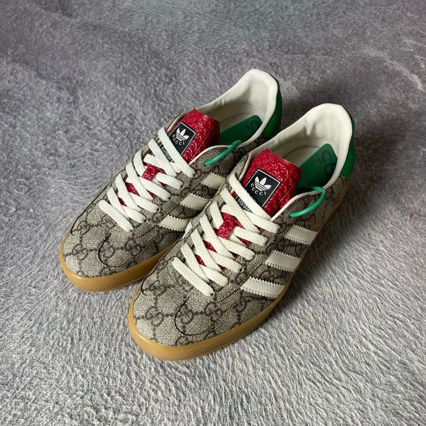 99新 GUCCI/古驰 adidas gazelle联名米色休闲鞋/39码/无配件