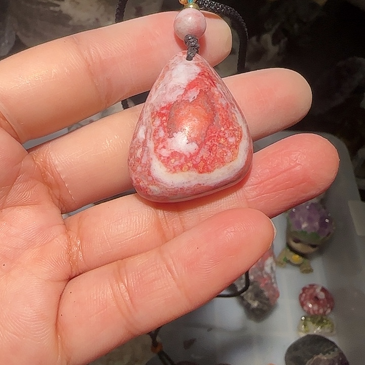 天然辰砂天然朱砂原石吊坠