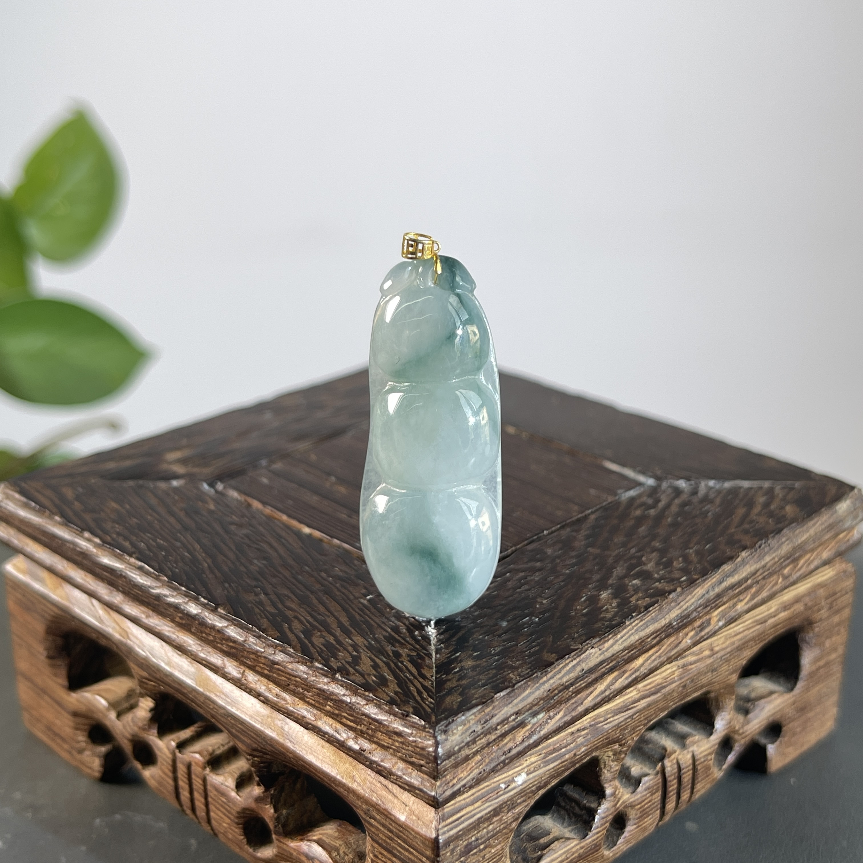 JGB30-32   天然缅甸A货翡翠  18K扣福豆