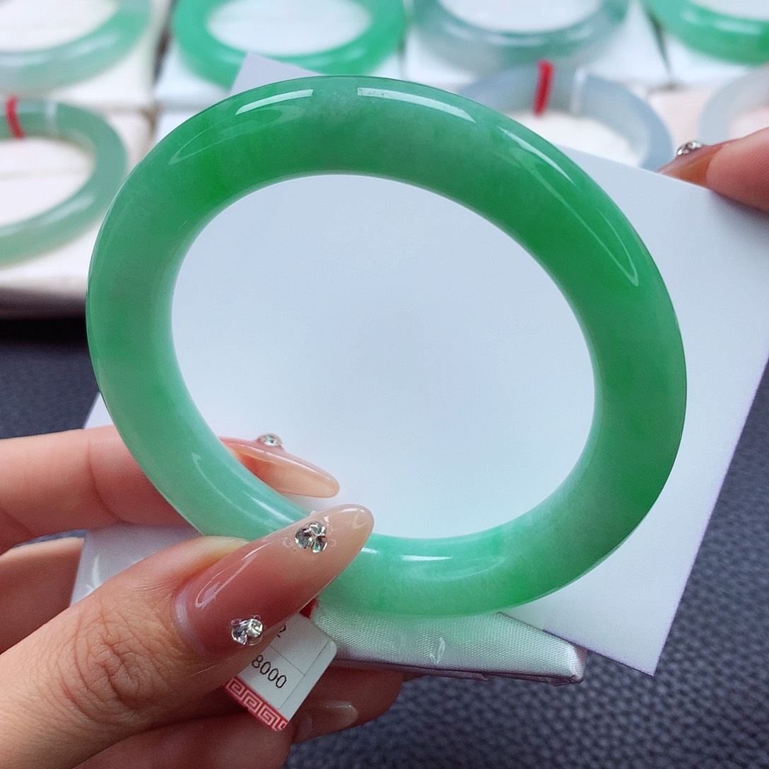 翡翠手镯未镶嵌55.56.57浓阳绿 满绿推荐 中万色超好