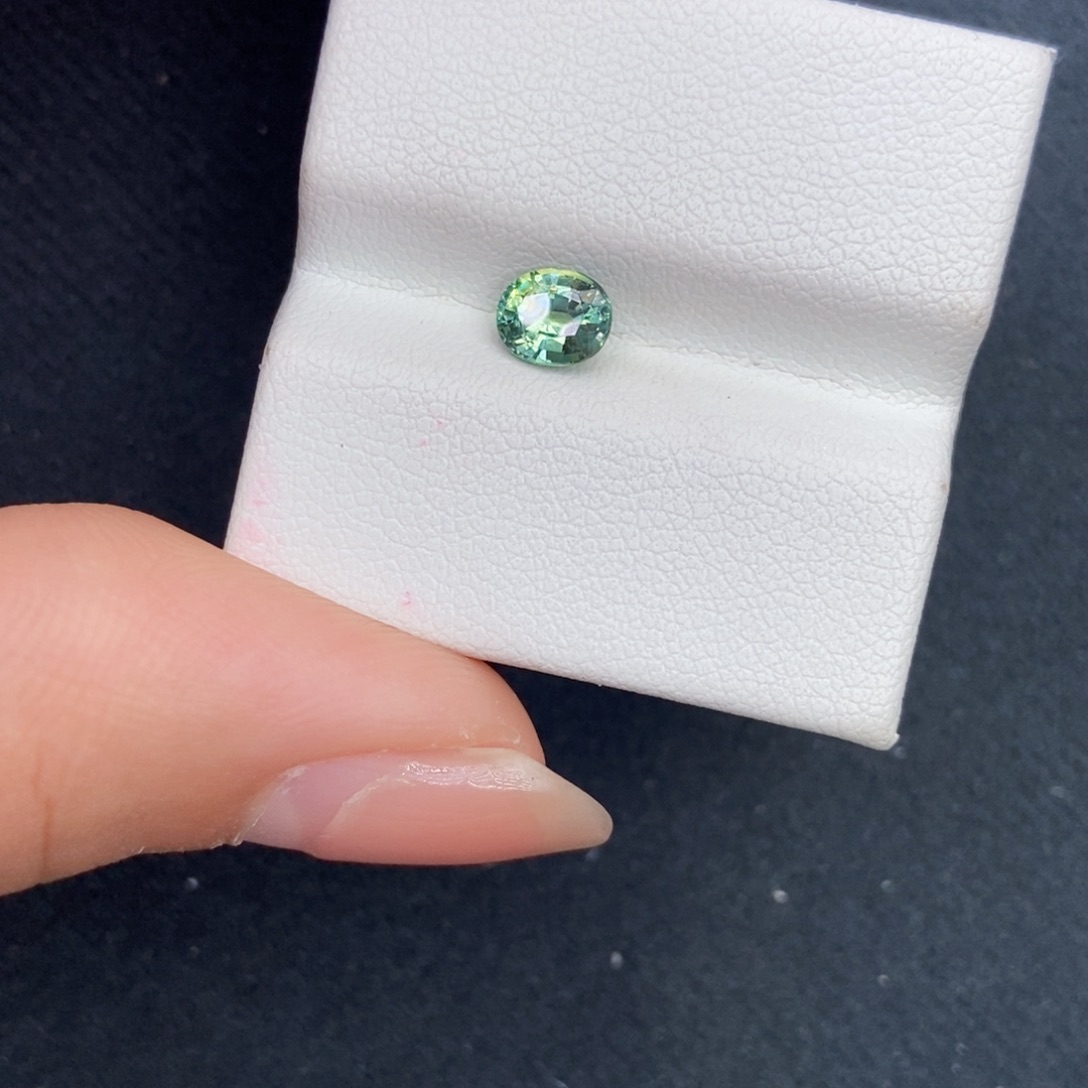 ****熊蓝宝石裸石0.74 ct