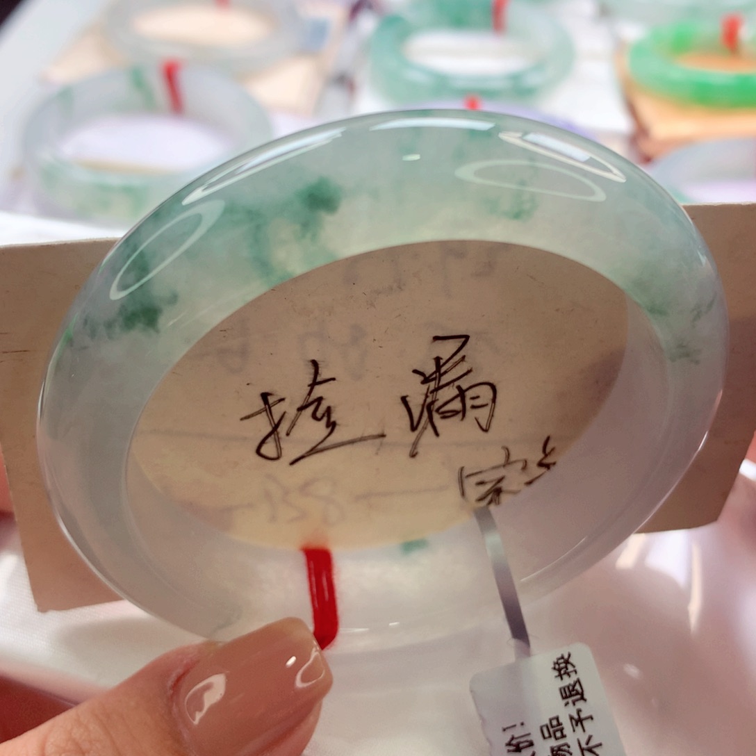 翡翠手镯未镶嵌师妹