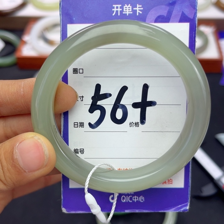 和田玉手镯未镶嵌k***梁