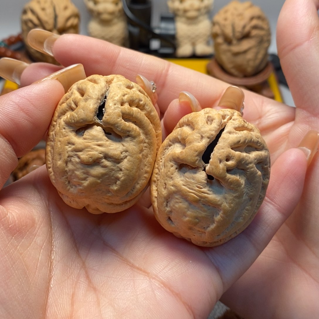桃核把件精对儿鬼脸