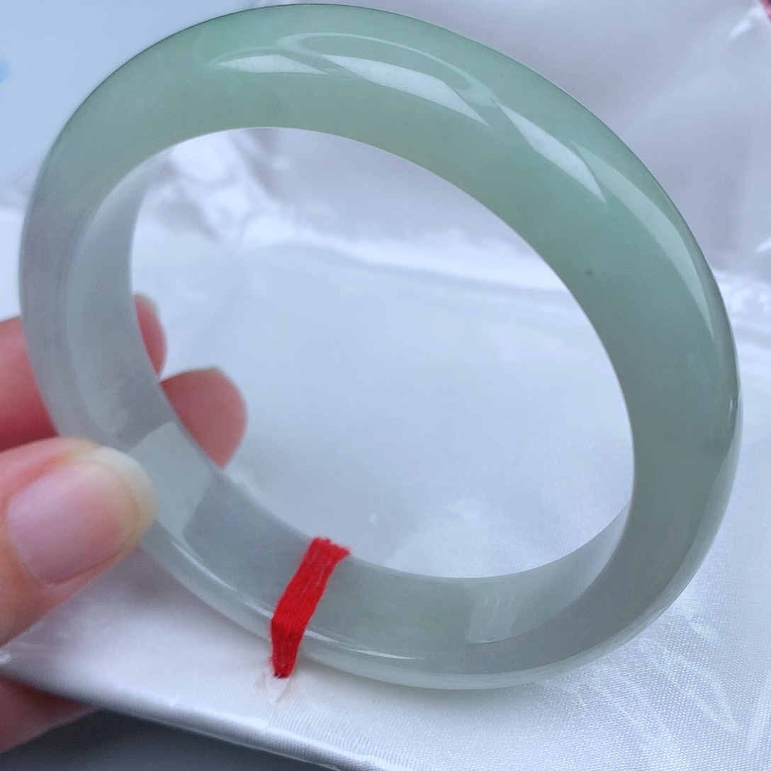 翡翠手镯未镶嵌天然