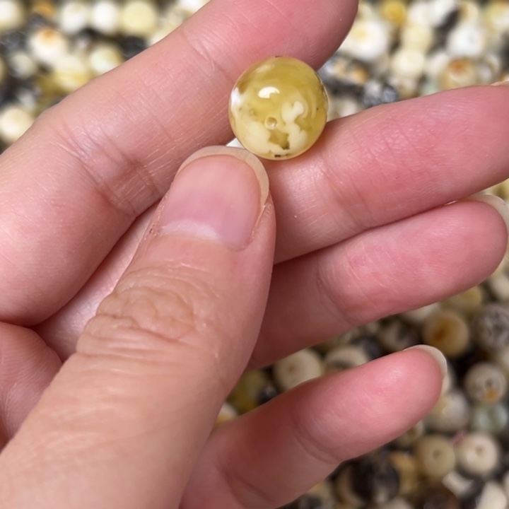 蜜蜡未镶嵌裸石12.4mm一个