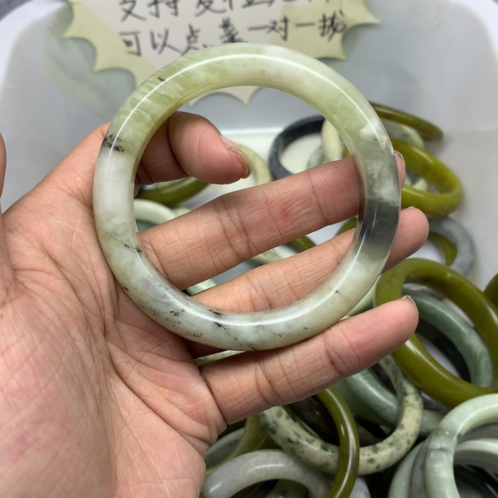 蛇纹石玉手镯未镶嵌