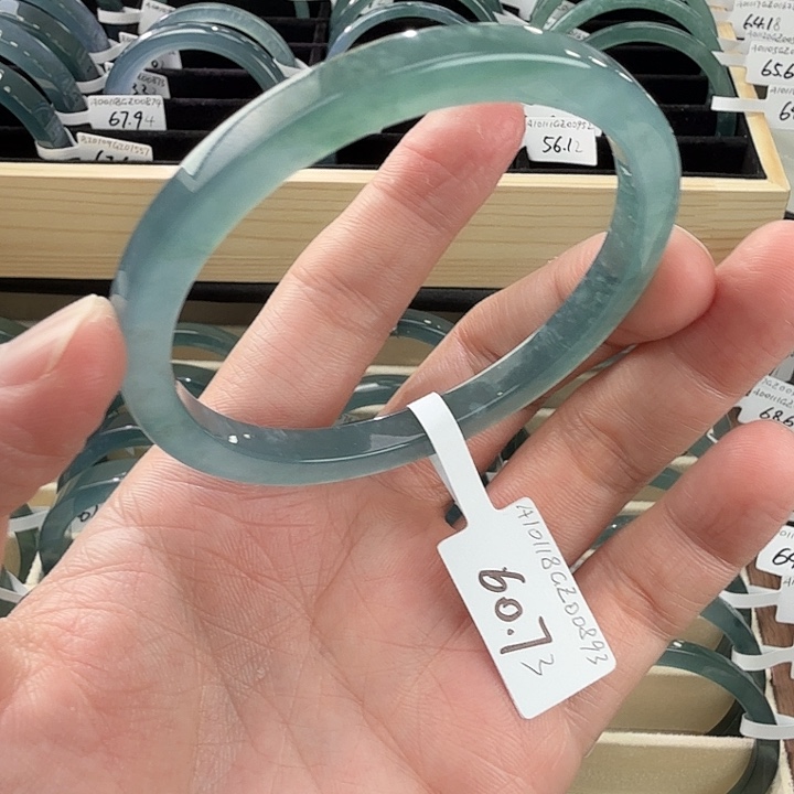 翡翠手镯未镶嵌岩****察60.73