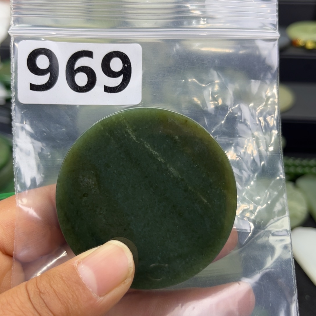 和田玉未镶嵌珠宝半成品