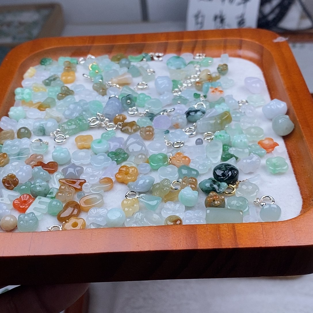 翡翠颈饰未镶嵌小提溜30一个