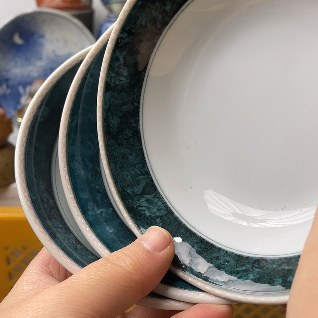 瓷片@****哈哈哈我在这一片混乱里的我和