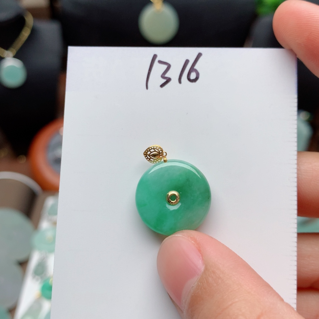 翡翠颈饰18K金镶嵌吊坠