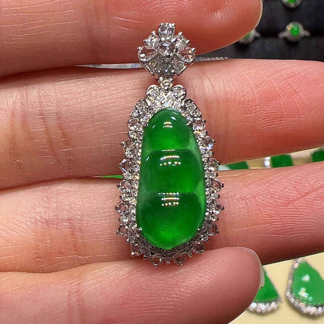 翡翠颈饰18K金镶嵌吊坠