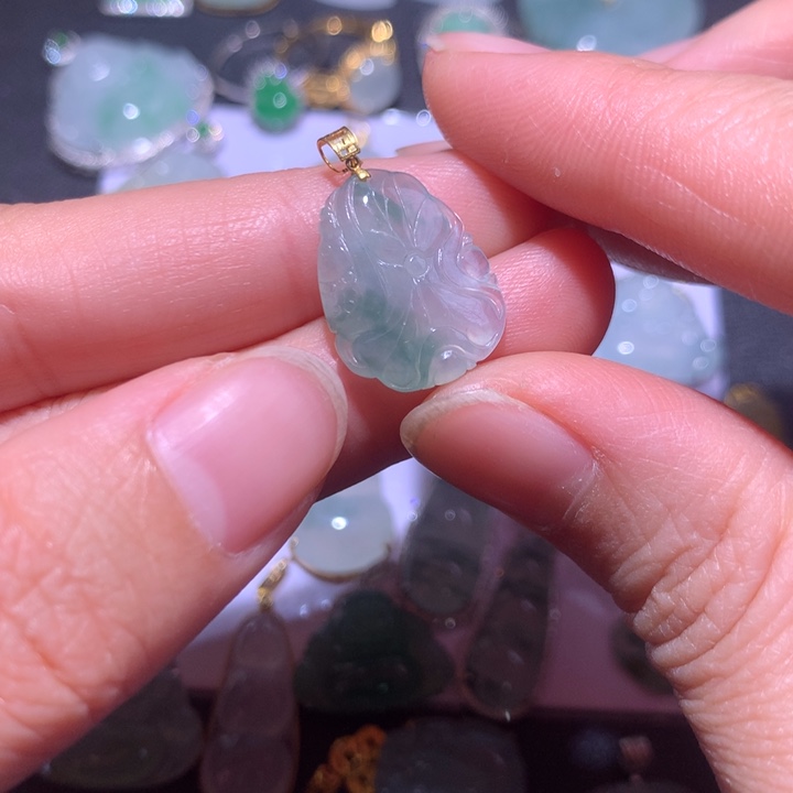 翡翠颈饰18K金镶嵌翡翠