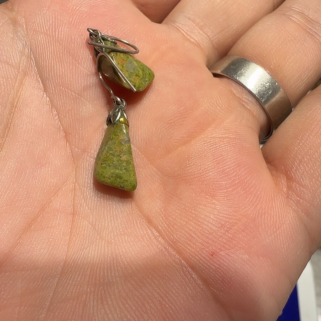 瑜***大理石纯铜吊坠的设计也是