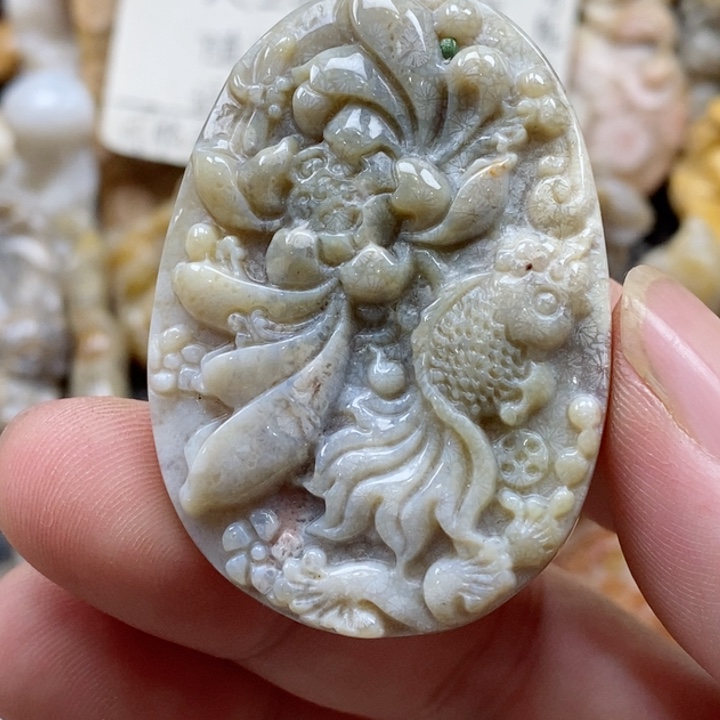 颈饰未镶嵌硅化珊瑚（珊瑚玉）