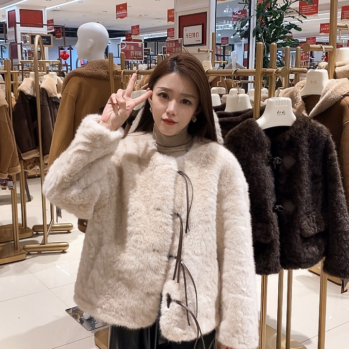 初晓皮草外套搭配