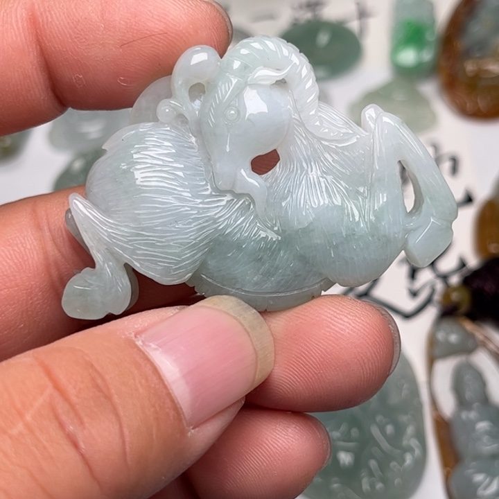 翡翠未镶嵌颈饰羊