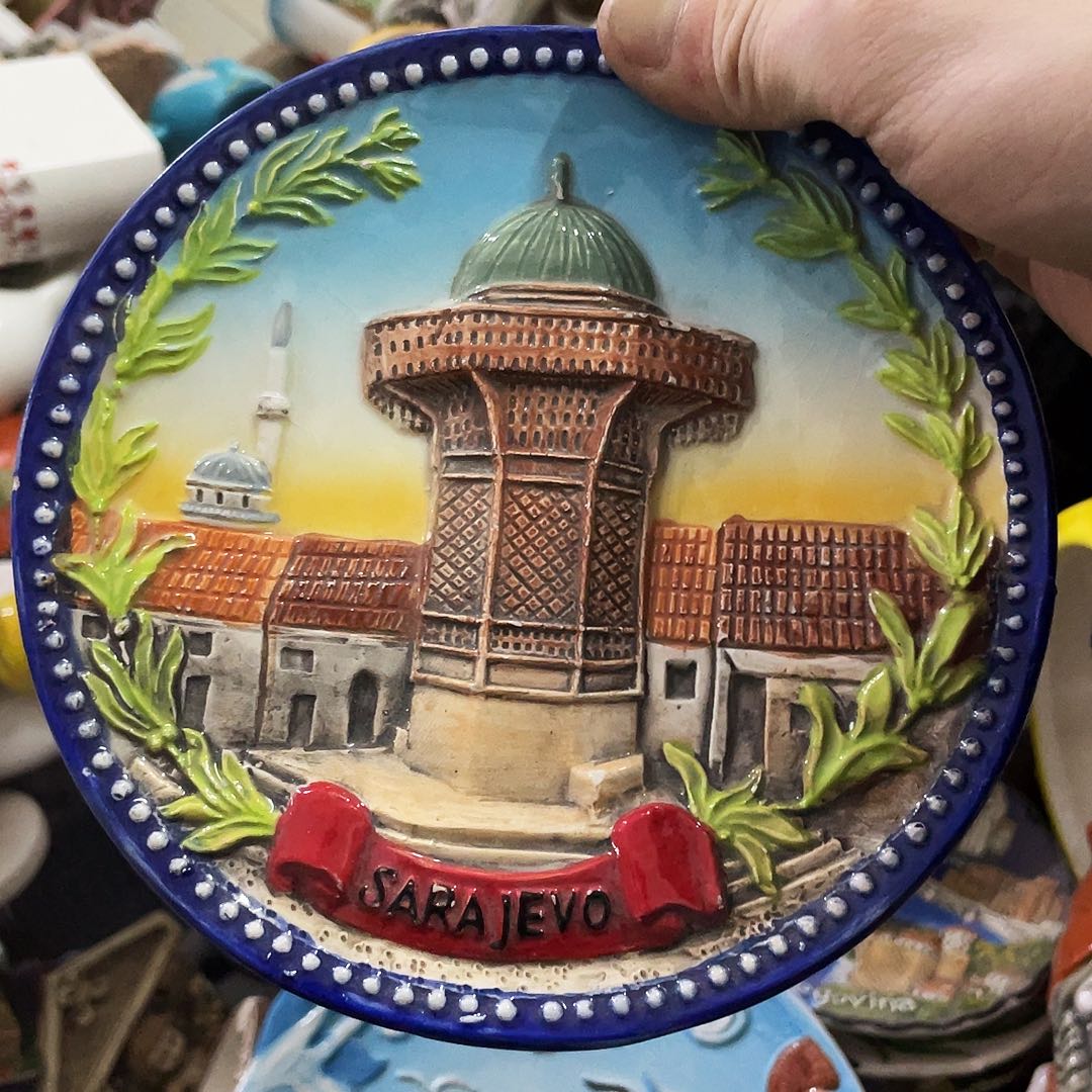 摆件  磕碰。 封釉。