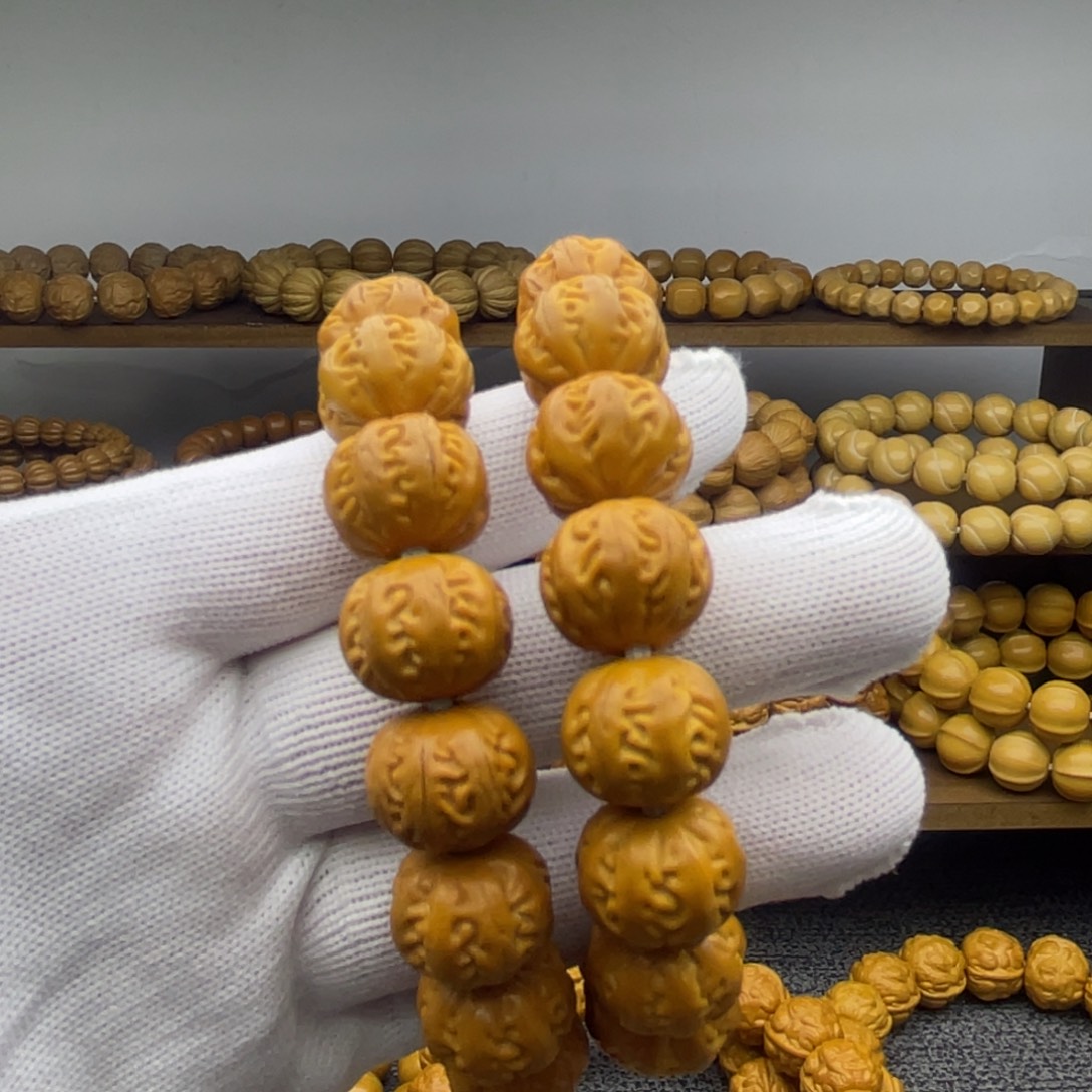 猴头核桃手串深雕京巴棱手串