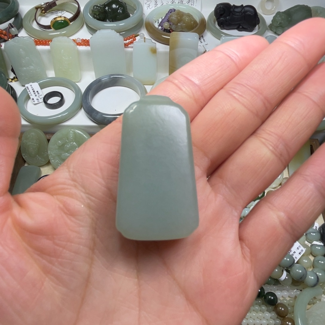 和田玉未镶嵌颈饰23*42*11mm