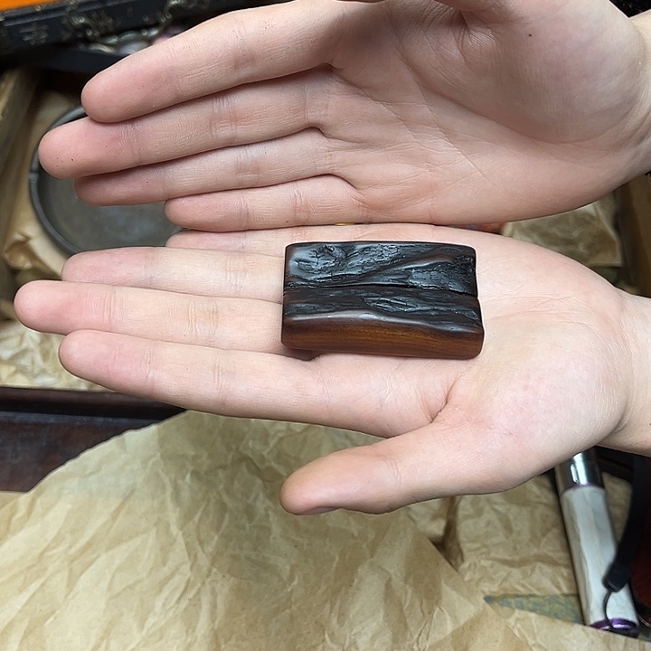 大叶紫檀（黑酸枝木类）