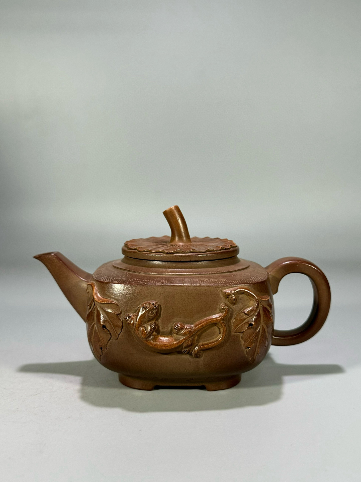 印花贴绘「一叶知秋」混方壶「麻布纹」 落款「陈鸣远」容量约320cc 