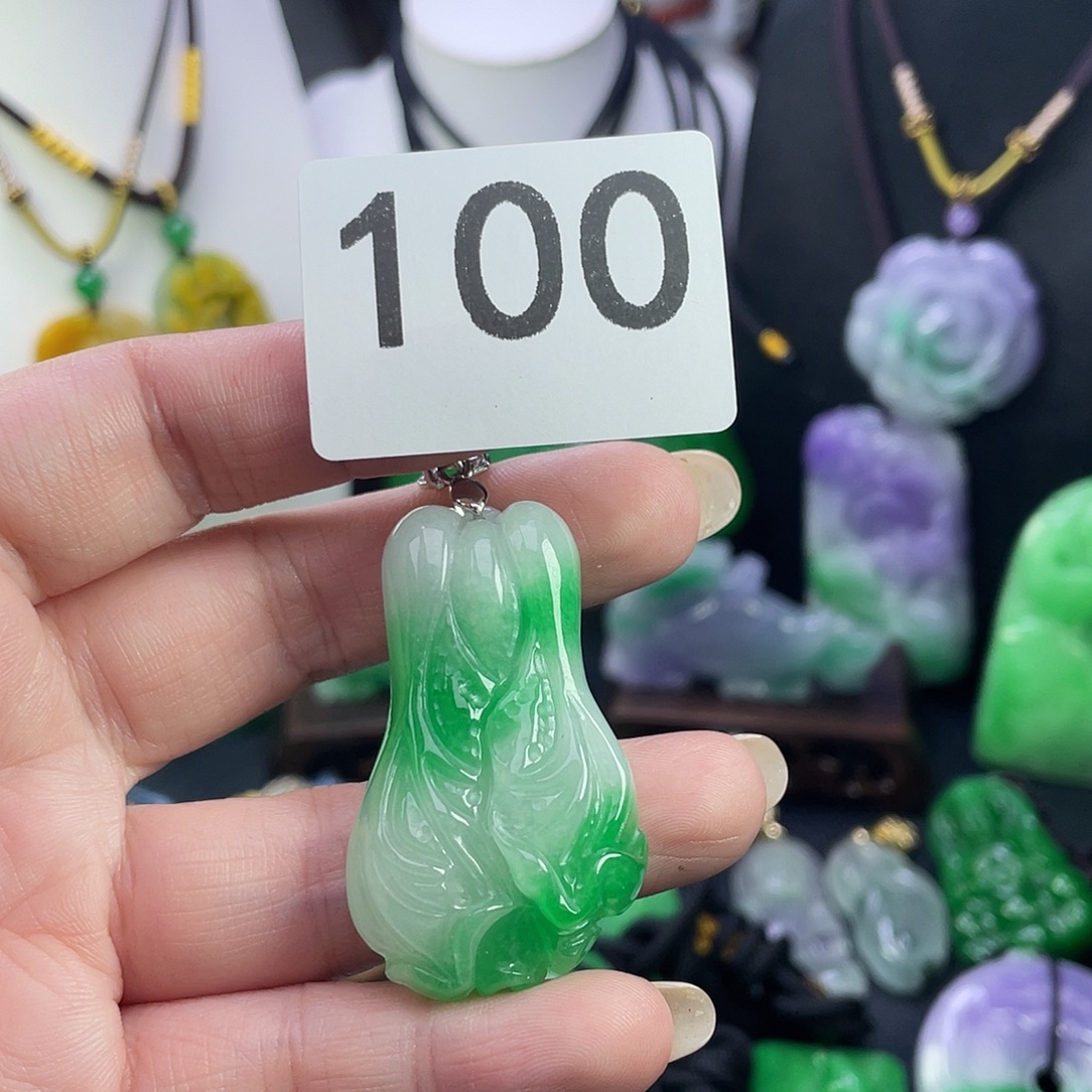 翡翠未镶嵌吊坠(赠链)