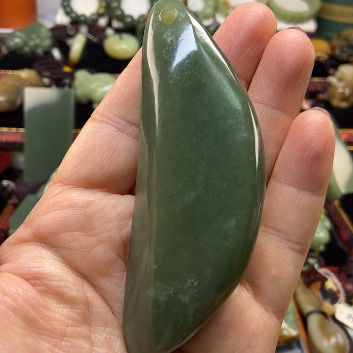 未镶嵌岫岩老玉（透闪石质玉）把件