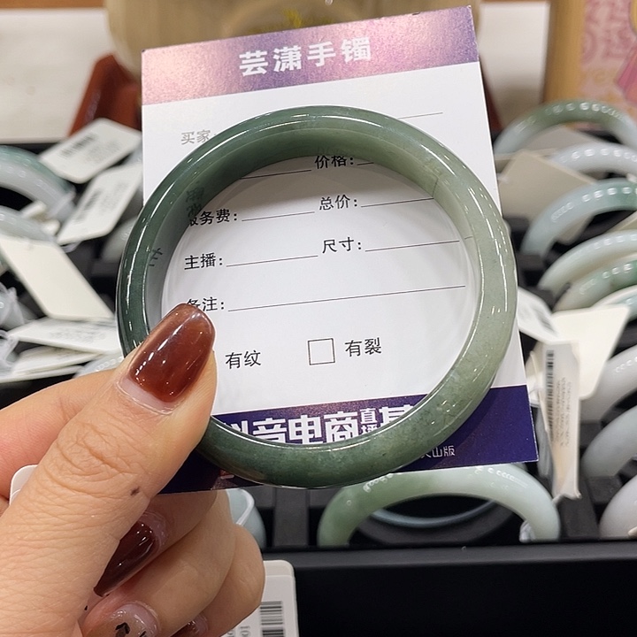 翡翠手镯未镶嵌手镯