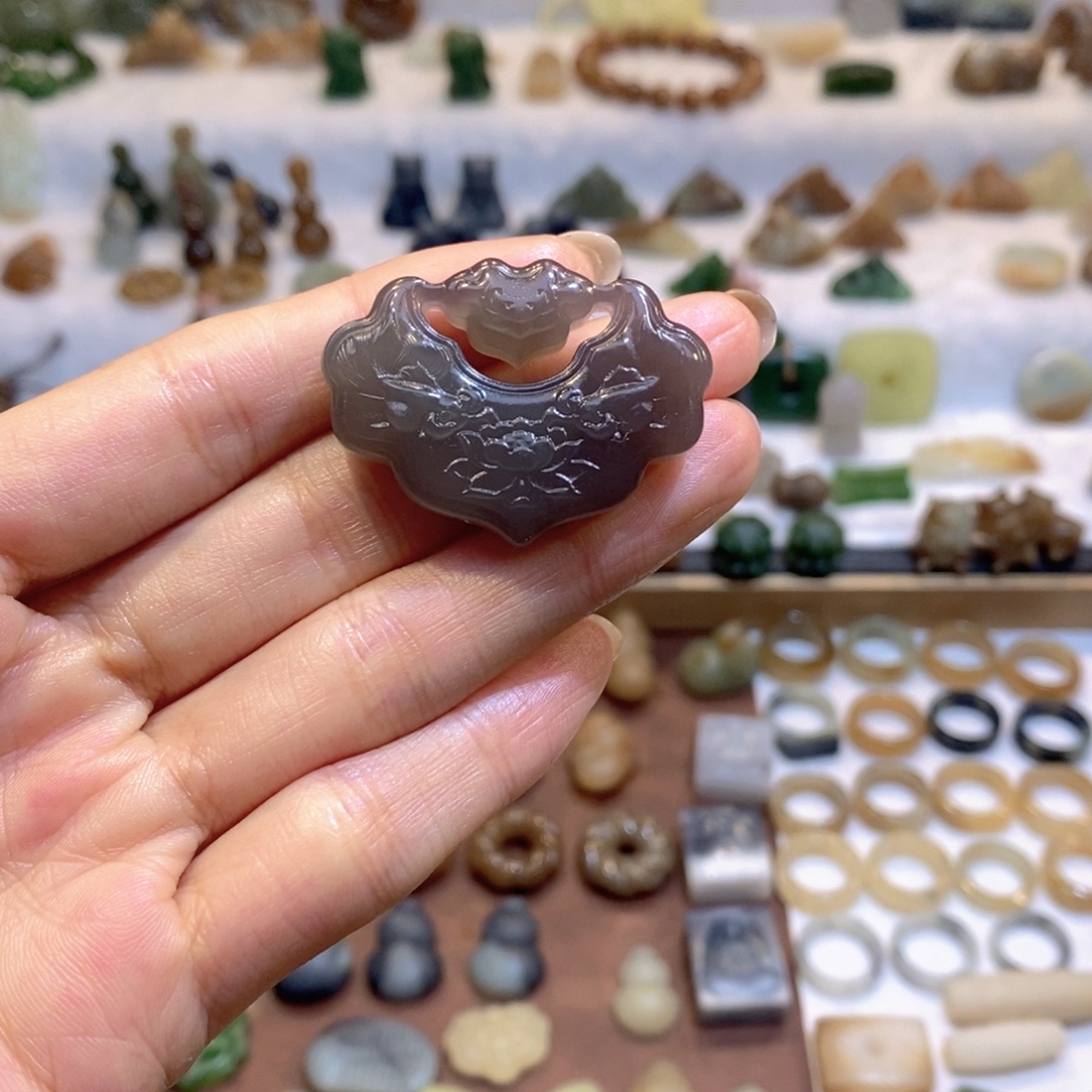 夜***空和田玉未镶嵌颈饰