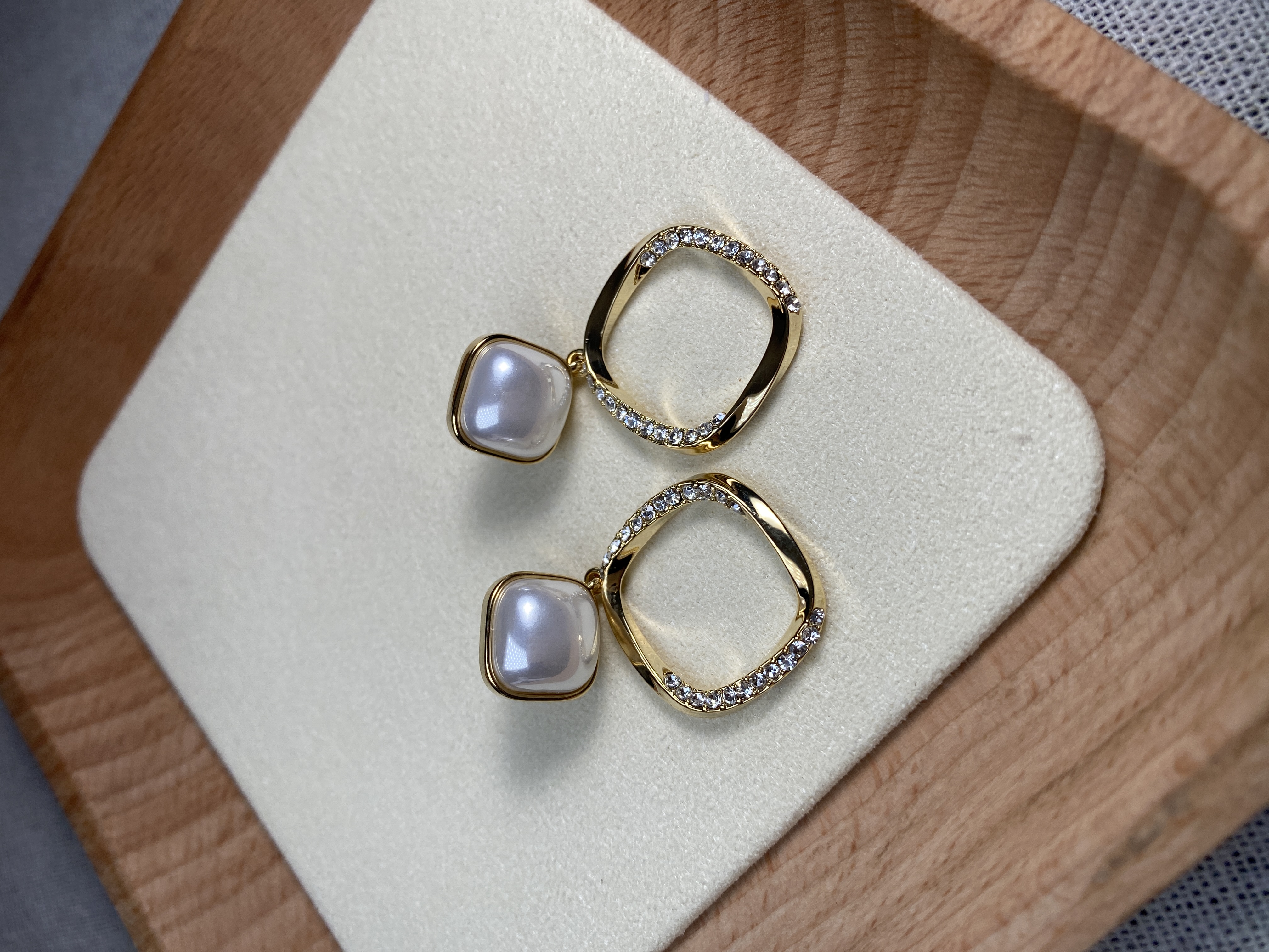 铜合金耳饰 几何日韩女白色金色几何图案耳环轻奢ins小众精致