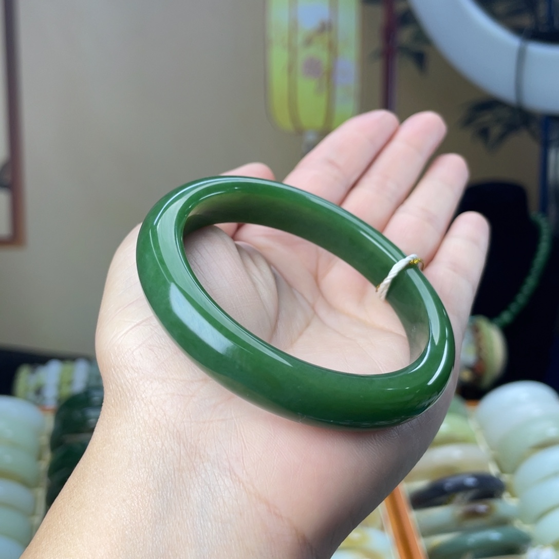 和田玉未镶嵌手镯