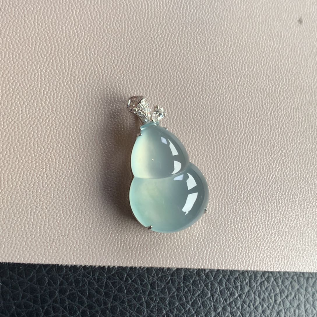 翡翠颈饰18K金镶嵌天然翡翠