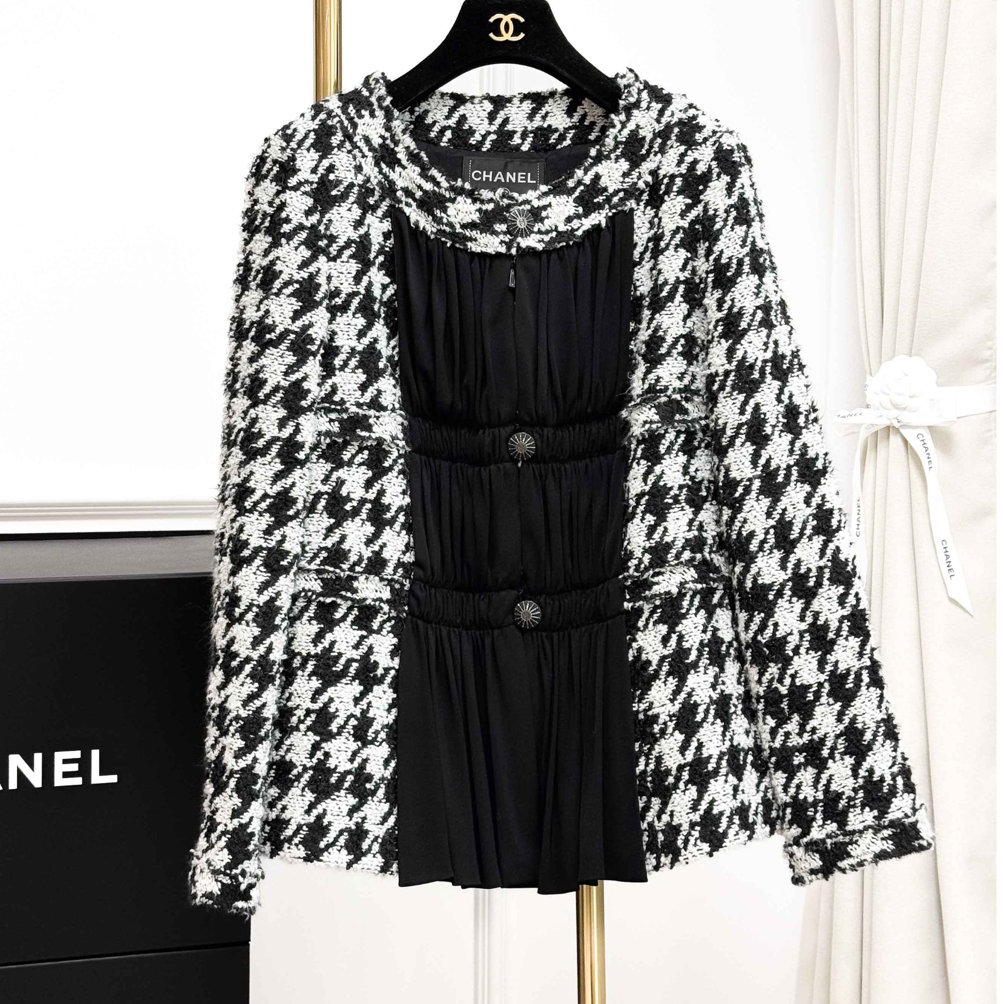 99新 Chanel/香奈儿 42码 黑色拼白色  编织拼网纱褶皱  外套