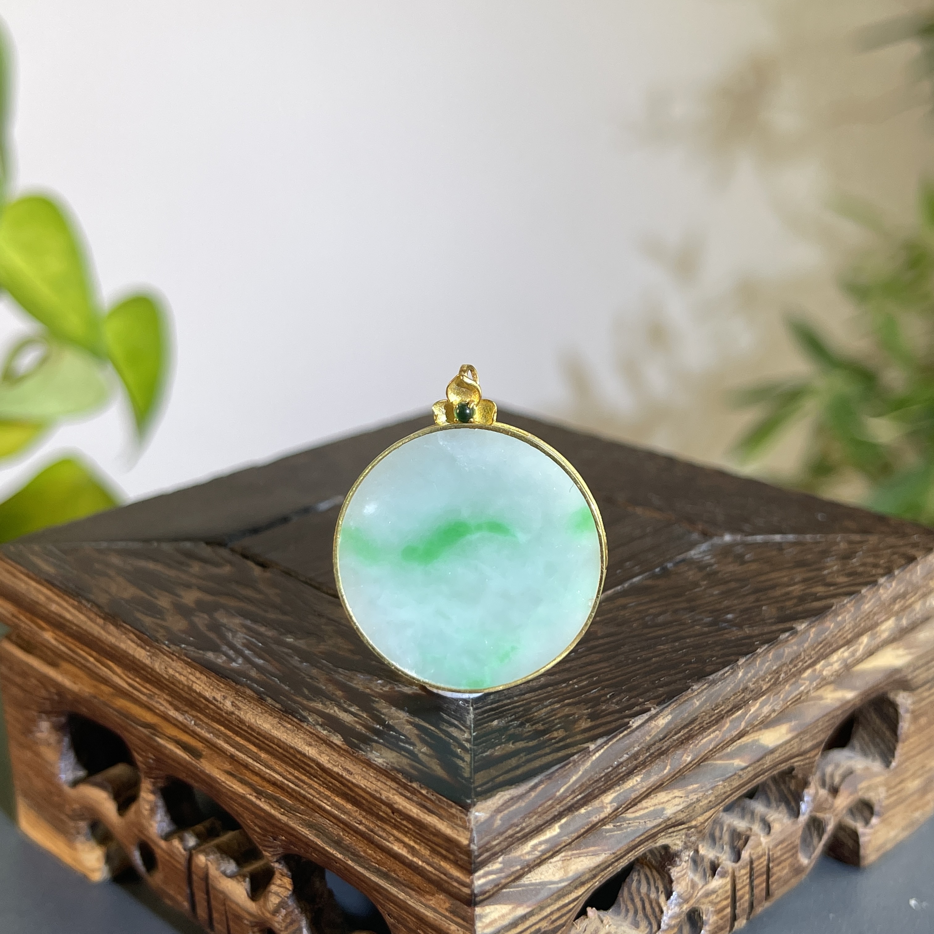 JTW09-121  天然缅甸A货翡翠 18K镶嵌无事牌