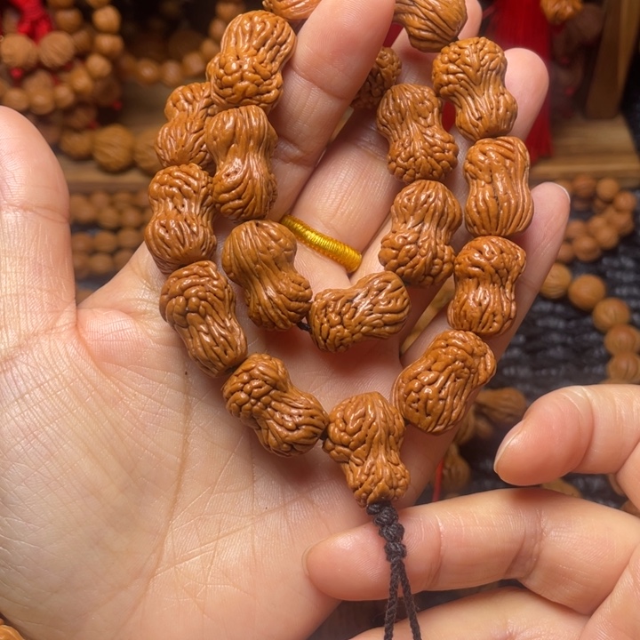 木质类龙纹桃枭挂件