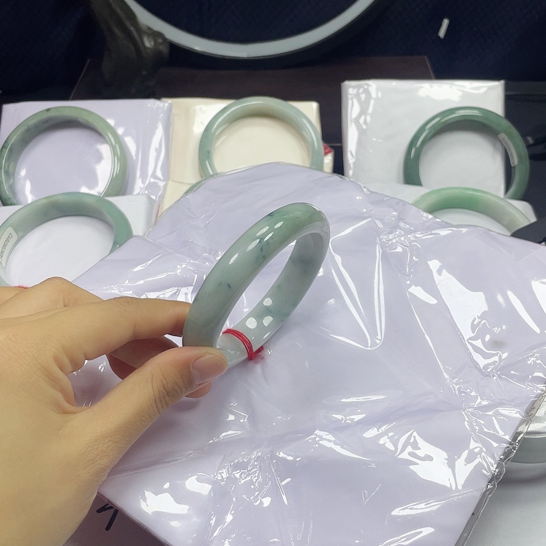 未镶嵌手镯翡翠早班