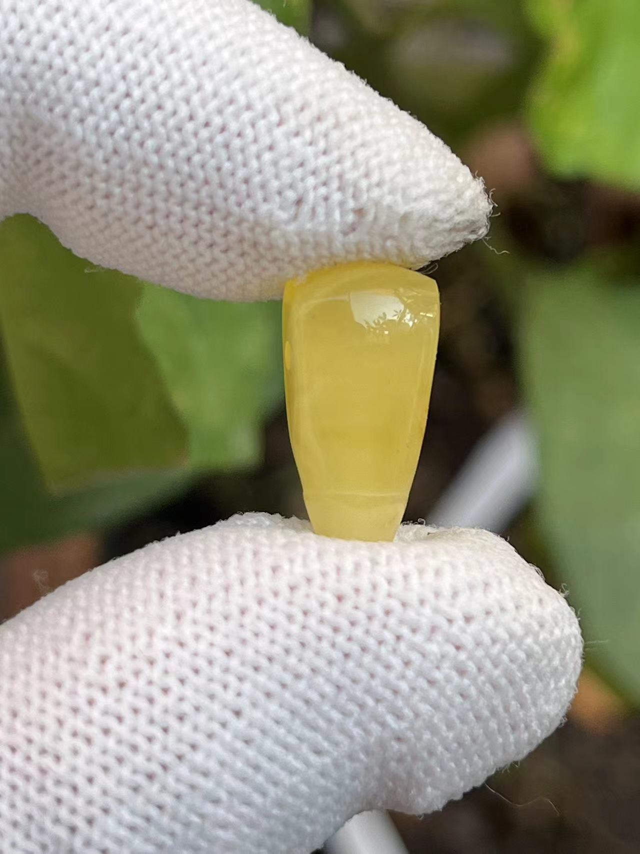 2133天然蜜蜡琥珀三通8.9x8.2x17.7mm