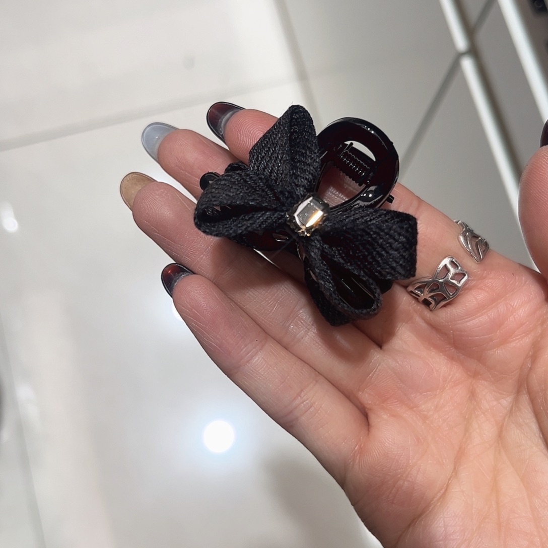 布艺非金属灰色蝴蝶结带钻刘海小抓一对