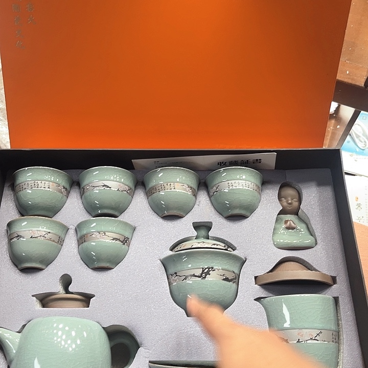 孤品茶具套装等。