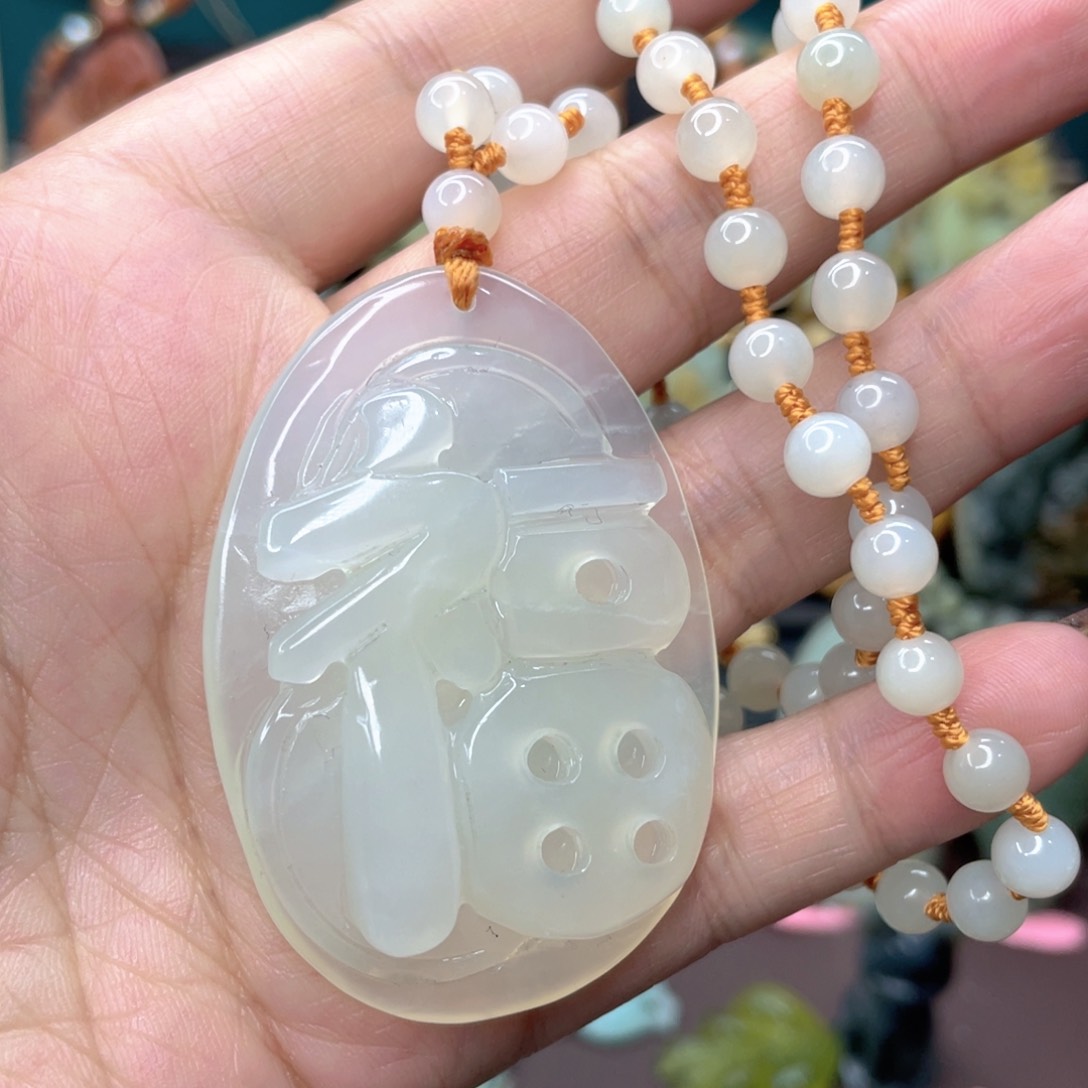 蛇纹石玉颈饰未镶嵌