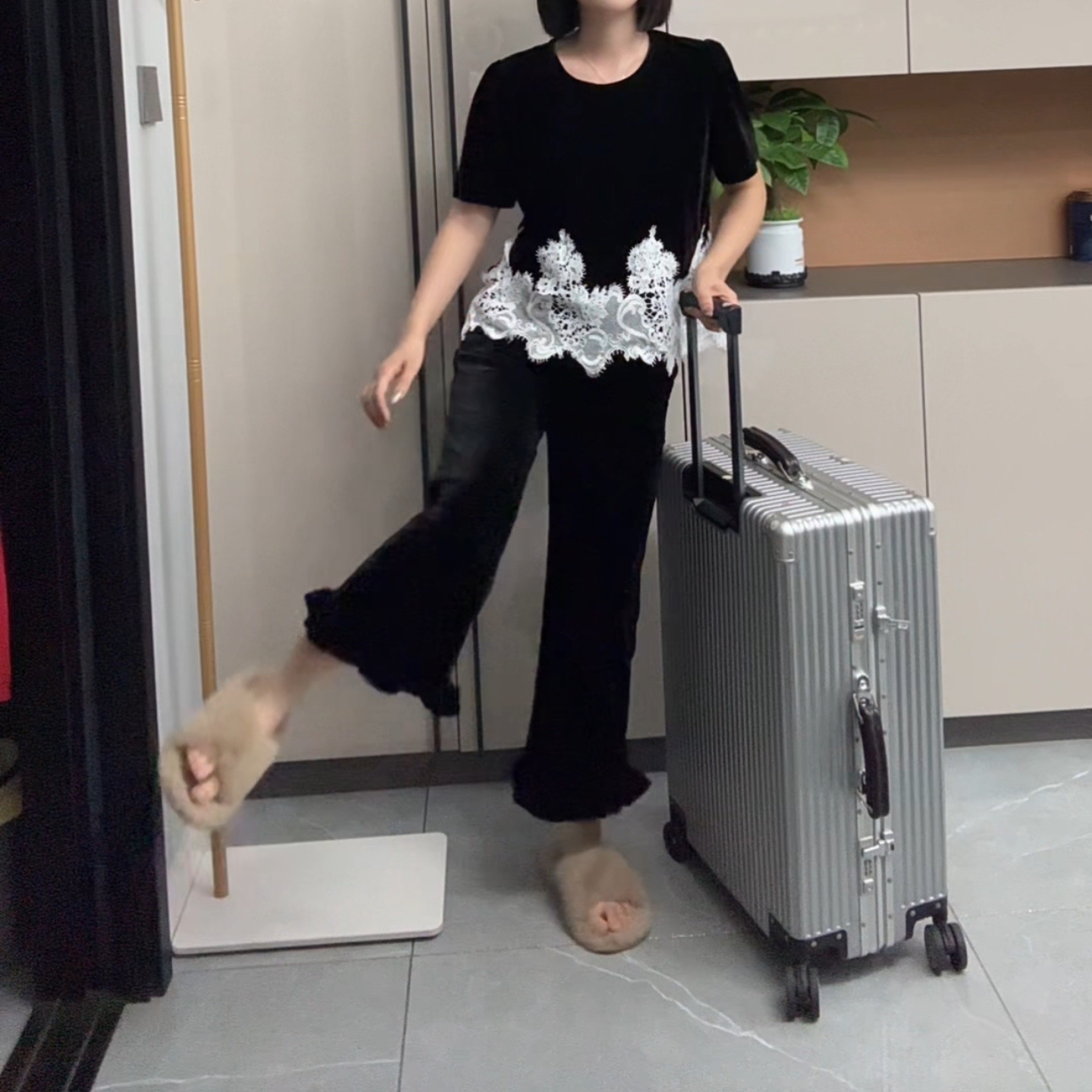 早秋新款丝绒九分裤木耳裤边高品质