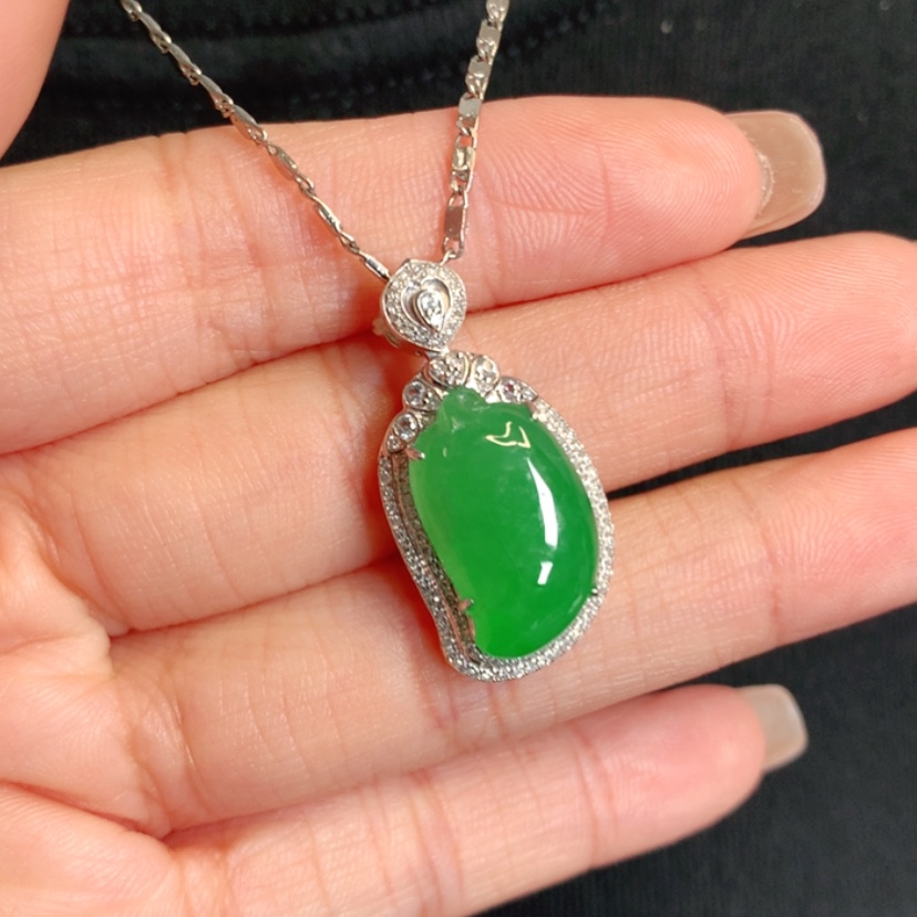 【闪购商品】颈饰18K金镶嵌翡翠福瓜