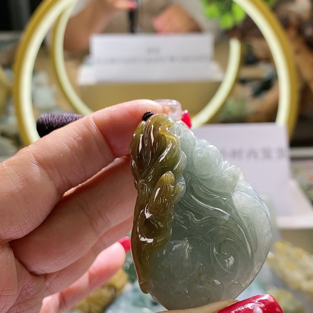 【闪购商品】翡翠颈饰未镶嵌鱼