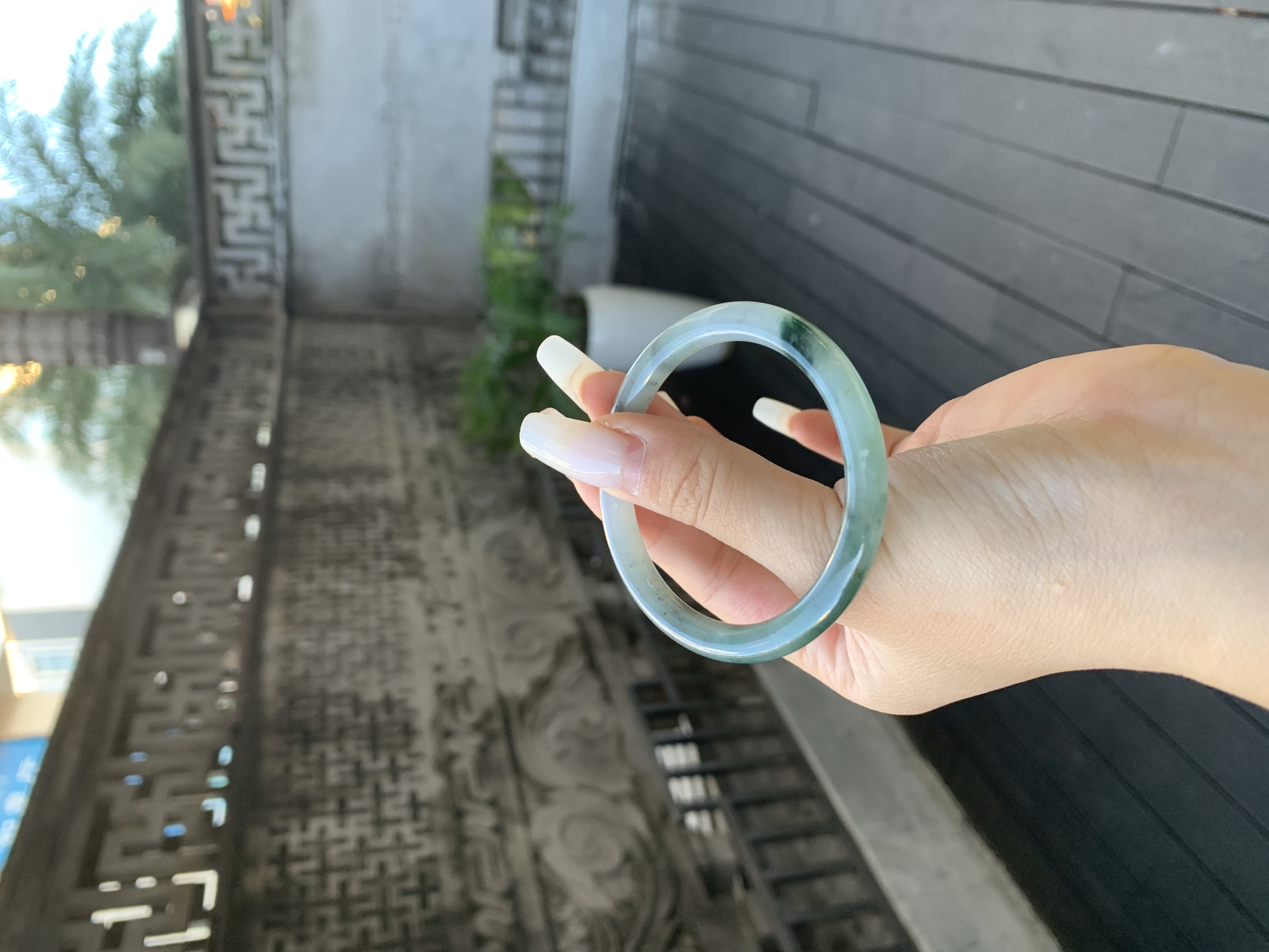 缅甸翡翠a货飘绿半山水意境乌鸡镯圆条（圈口51.4）