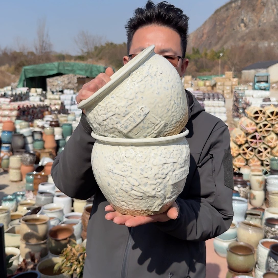 紫砂花盆口20高17（两个房子白色胡巴