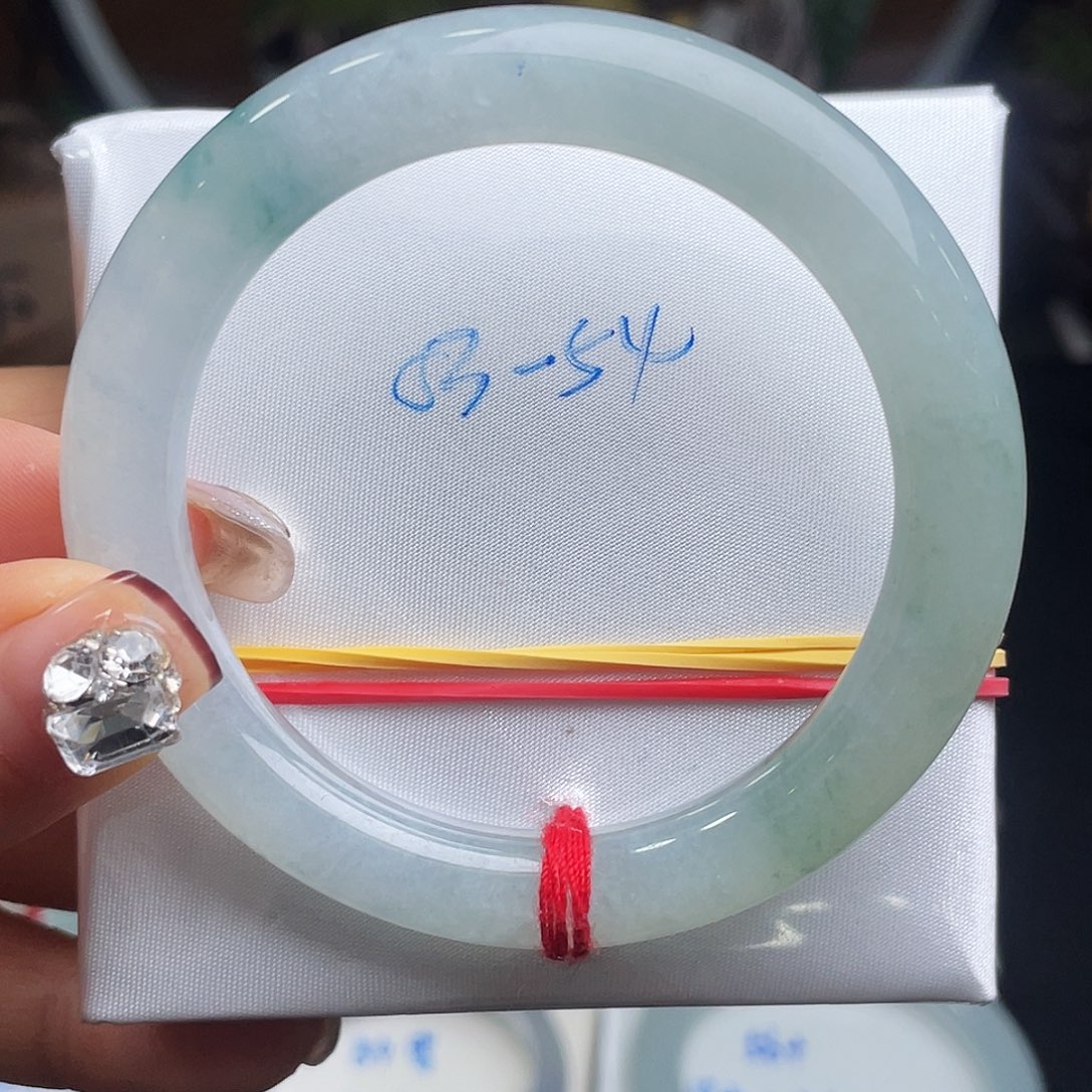 翡翠手镯未镶嵌翡翠手镯